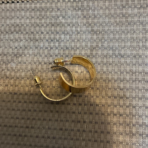 Elegant Gold tone Hoop Earrings - Picture 2 of 3